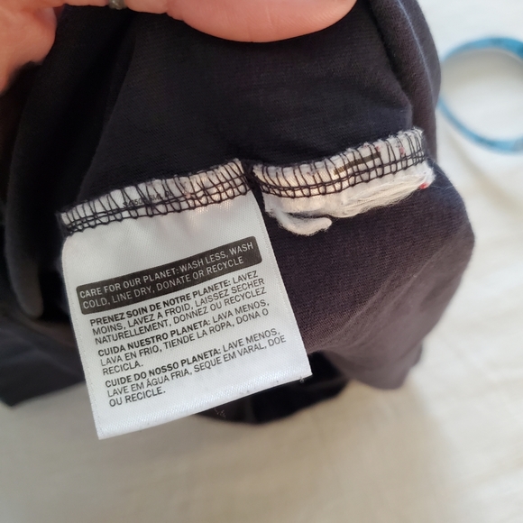 Levis black tee retro style spellout women's medium - Picture 7 of 8